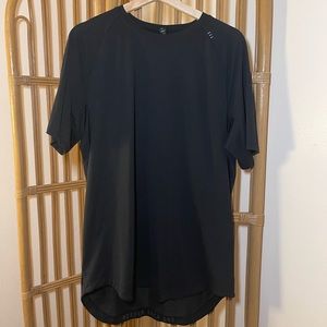 Lululemon black shirt